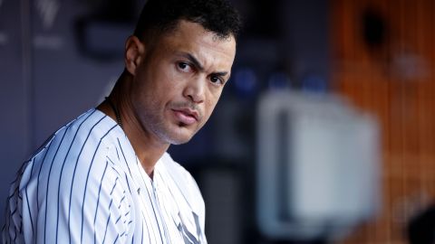 Giancarlo Stanton no pudo evitar la derrota de Yankees.