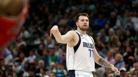 Luka Doncic jugó menos de la primera mitad del partido.