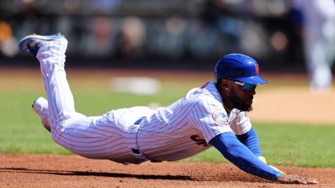 El jugador dominicano sufrió una distensión en el cuello tras golpear su cara con la rodilla de Jean Segura.