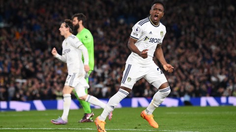 Luis Sinisterra celebra su gol ante Liverpool.