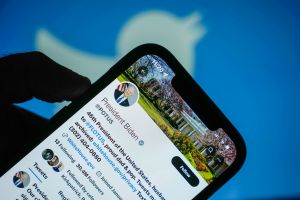 Twitter eliminó la palomita azul de miles de cuentas, incluidas las de celebridades y políticos
