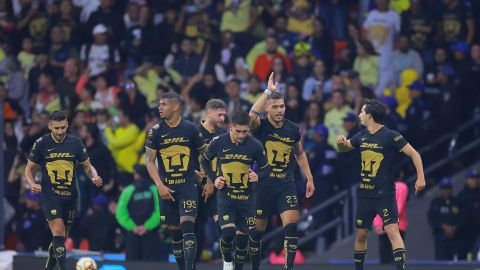 El jugador de los Pumas tuvo que retirarse del Estadio Azteca.