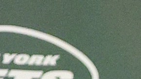 Aaron Rodgers presentado con su nuevo equipo.