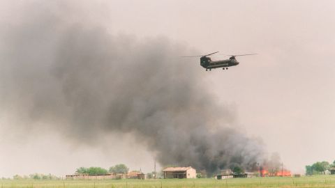 En 1993, AFT lideró acció contra secta religiosa en Waco, Texas.