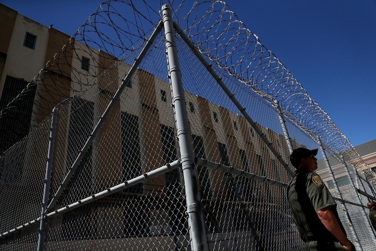 MoneySign Suede fue hallado muerto en la ducha de una cárcel en California. En la foto, la prisión estatal de San Quentin.