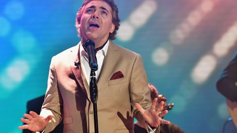 Cristian Castro causó sensación en las redes sociales debido a esta aparición.