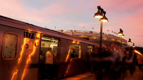 Tren en estación de El Bronx, NYC