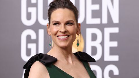 Hilary Swank en los Golden Globes 2023.