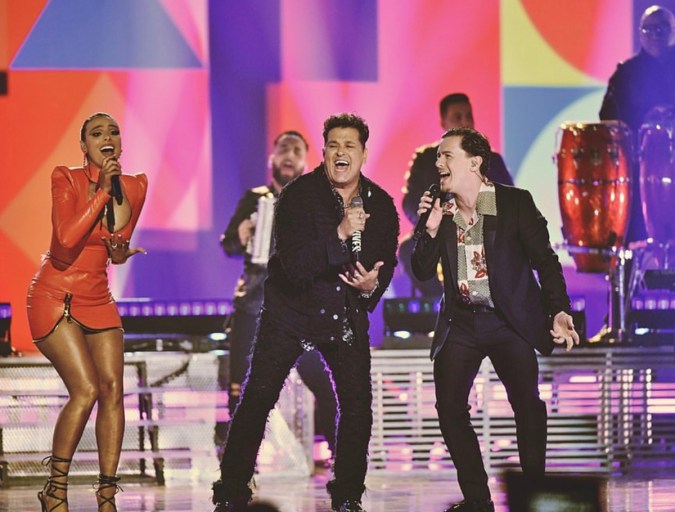 Lele Pons, Carlos Vives y Guaynaa en los Latin AMAs 2023
