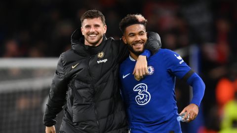 Mason Mount (I) y Reece James (D) son dos de las joyas del Chelsea FC.