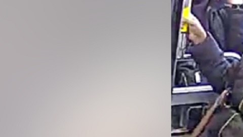 El hombre que perpetró el crimen es descrito como un sujeto de tez oscura contextura media.