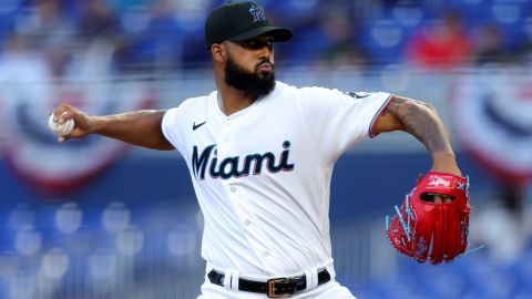 Hispanos Sandy Alcántara y Avisail García de los Marlins propinan primera derrota a los Twins