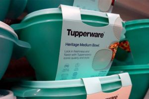 Tupperware: por qué la exitosa empresa de recipientes para alimentos está al borde del colapso