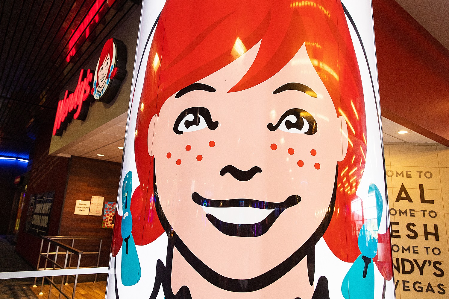 Una clienta de Wendy's demanda a la cadena asegurando que fue hospitalizada por comer una hamburguesa con queso