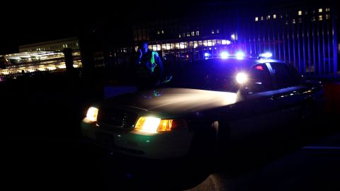 EE.UU. dará indemnización de $5 millones de dólares a familia de persona tiroteada por funcionarios policiales
