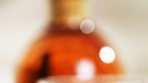 Una agencia de viajes ofrece una cena y una degustación de vinos como parte de una experiencia a 15.5 millas de altura.