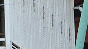 Pintaron las mantas con la siguiente consigna: “El Estado los mató” refiriéndose a los migrantes que murieron en Ciudad Juárez.