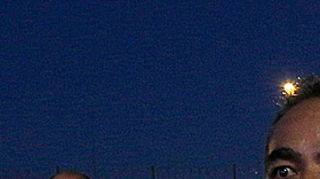 Francisco Garduño comisionado de INM (C) y Antonio Molina Díaz el director general de Control y Verificación Migratoria del INM (I), son dos de los acusados,