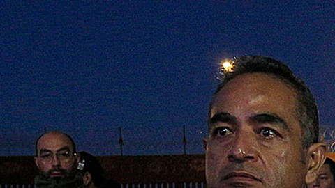 Francisco Garduño comisionado de INM (C) y Antonio Molina Díaz el director general de Control y Verificación Migratoria del INM (I), son dos de los acusados,