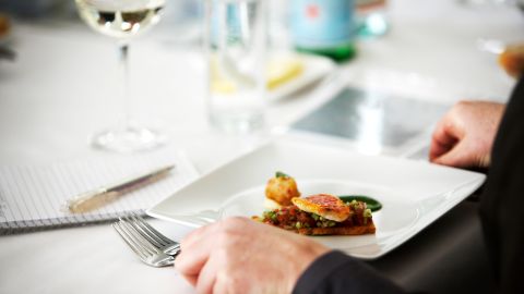 critico-culinario-restaurante-comida-gratis