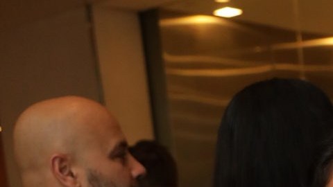 La colombiana Claudia Espinosa (a la derecha) conoce los desafíos de las jovencitas para abrirse paso en la Gran Manzana.