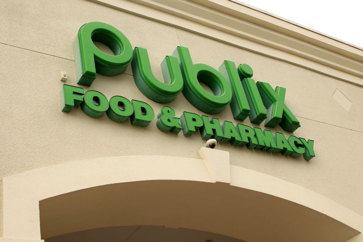 Publix worker shows all the food in good condition that the supermarket throws away
