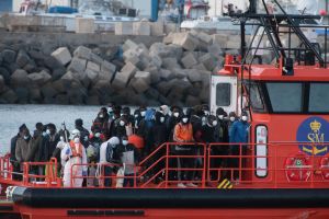 Guardia Costera de España rescata a 167 inmigrantes cerca de las Islas Canarias