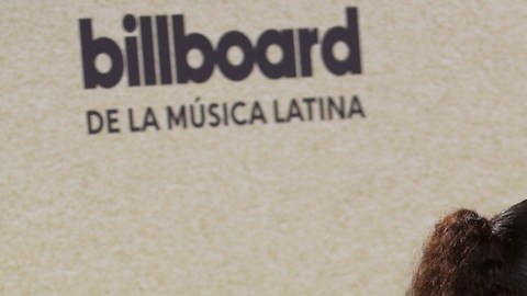 La cantante Natti Natasha junto a Raphy Pina.