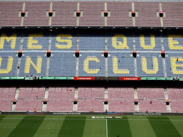 Vista de las gradas vacías del Camp Nou en Barcelona.