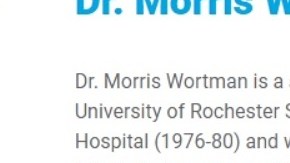 Dr. Morris Wortman en el  portal de su consultorio.
