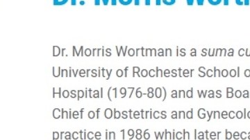 Dr. Morris Wortman en el  portal de su consultorio.
