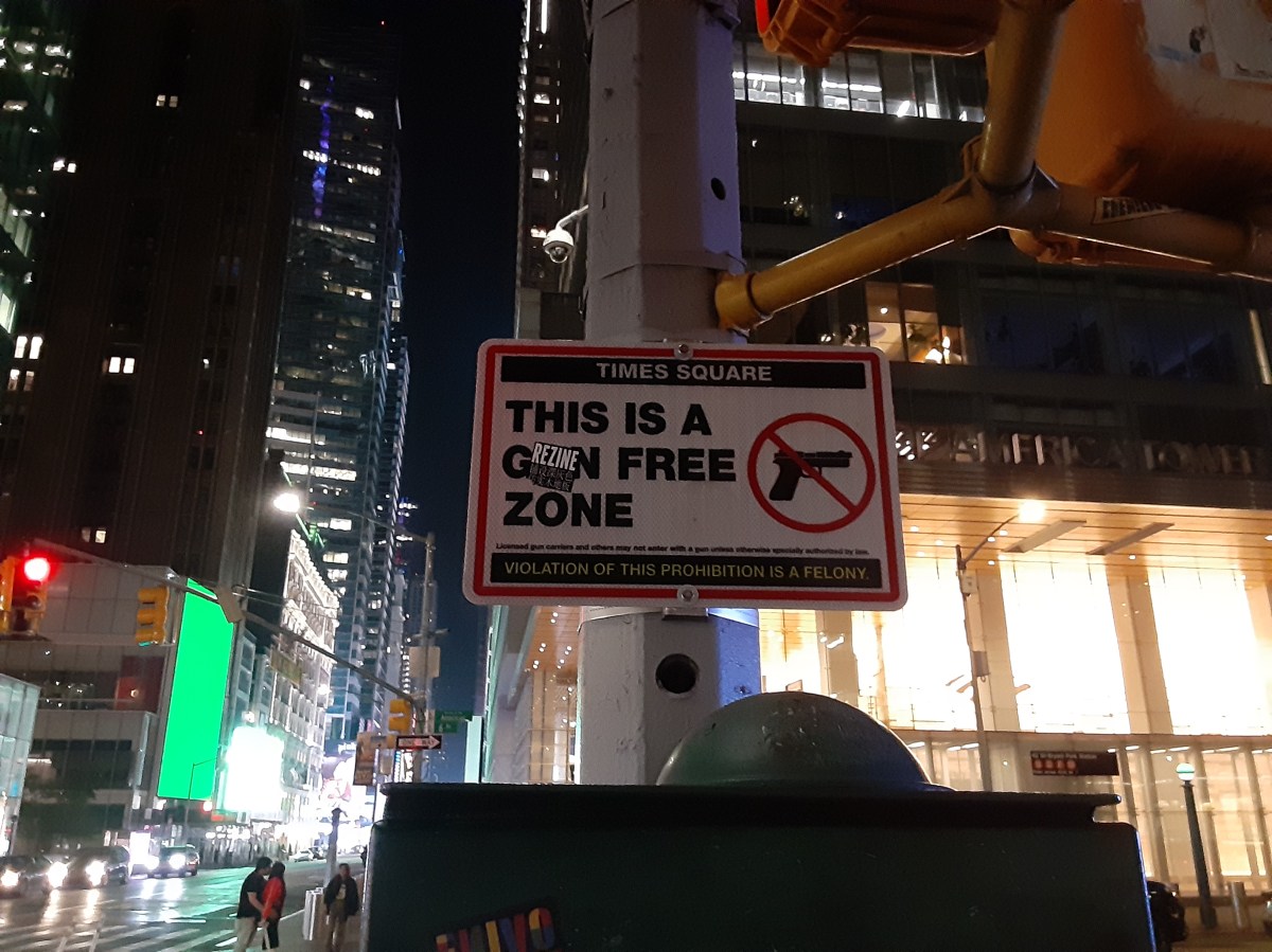 Homicidio a golpes en Times Square, meca turística de Nueva York: dos arrestados; uno estaba en libertad condicional