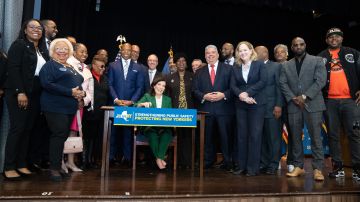 Gobernadora Hochul celebró en un acto en Washington Heights donde detalló partes importantes del acuerdo del presupuesto 2024.