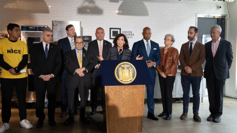 NYC sigue reiterando que la Gran Manzana esta rebasada por la ola de personas que llegaron pidiendo refugio.