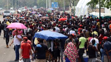 Miles de migrantes llegan a la frontera sur de México ante el fin del Título 42.