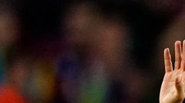 Jordi Alba (izquierda) y Sergio Busquets, se despiden de la afición blaugrana.