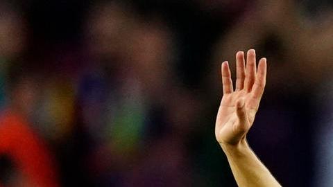 Jordi Alba (izquierda) y Sergio Busquets, se despiden de la afición blaugrana.