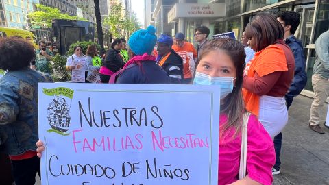 La madre mexicana María Gregorio exige fondos para subsidiar cupos en guarderías