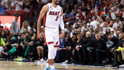 Gabe Vincent celebra en el tercer juego entre Miami Heat y Boston Celtics.