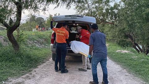 Los candidatos a asilo usan cualquier medida desesperada para cruzar la frontera.