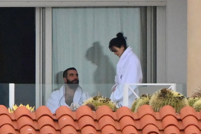 Dua Llipa y Romain Gavras en el Hotel du Cap-Eden-Roc en Antibes, Francia/ Foto: The Grosby Group.