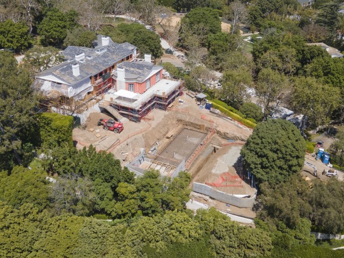 Jeff Bezos y Lauren Sanchez prepararán su matrimonio mientras la mansión se termina de construir.