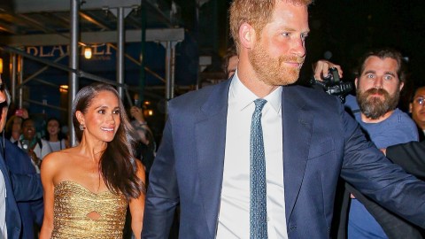El príncipe Harry, Meghan Markle y su madre Doria Ragland asisten a los premios Ms. Foundation Women of Vision Awards en el Teatro Ziegfeld en la ciudad de Nueva York.