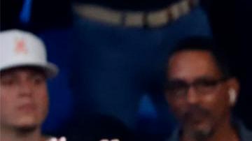 Bad Bunny celebra tras derrotar a Damian Priest en Puerto Rico.