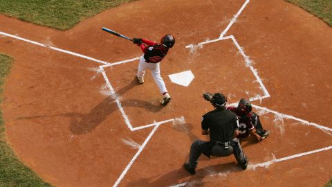 Juego de béisbol menor. Imagen referencial.