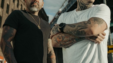 El venezolano Yomico Moreno (derecha) y el peruano Stefano Alcántara (izquierda) se ganaron el honor de ser los anfitriones de la importante reunión de tatuadores./Cortesía