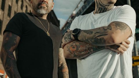 El venezolano  Yomico Moreno (derecha) y el peruano Stefano Alcántara (izquierda) se ganaron el honor de ser los anfitriones de la importante reunión de tatuadores./Cortesía