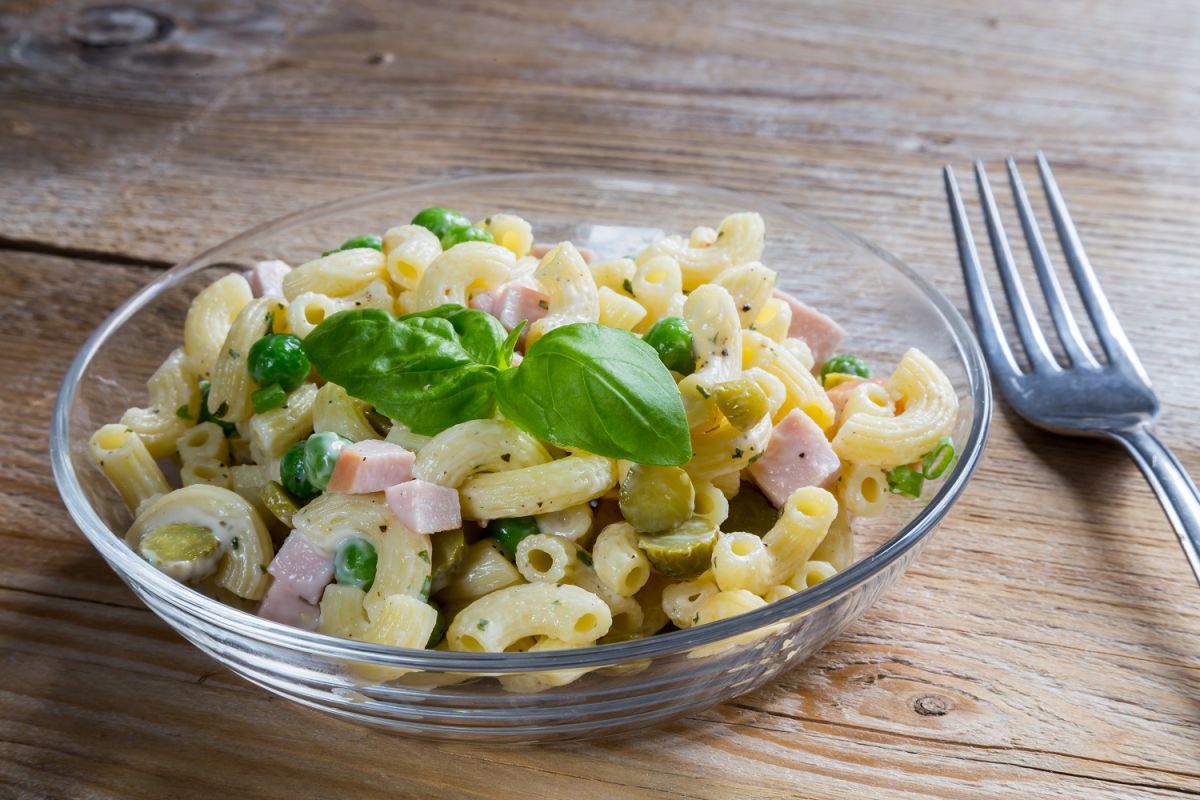 Ensalada fría de pasta con jamón