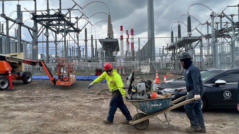 Con Edison estrenó una planta de energías limpias en Astoria Queens, que ayudará a la clausura de plantas manejadas con combustibles contaminantes