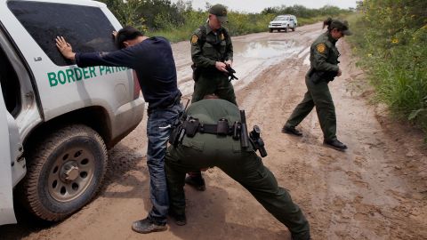 Las autoridades migratorias reforzarán la detención de inmigrantes en la frontera.